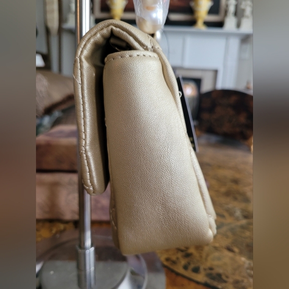 Badgley MISCHKA Elegant Gold Quilted Handbag W/PEARL HANDLE - Picture 3 of 11